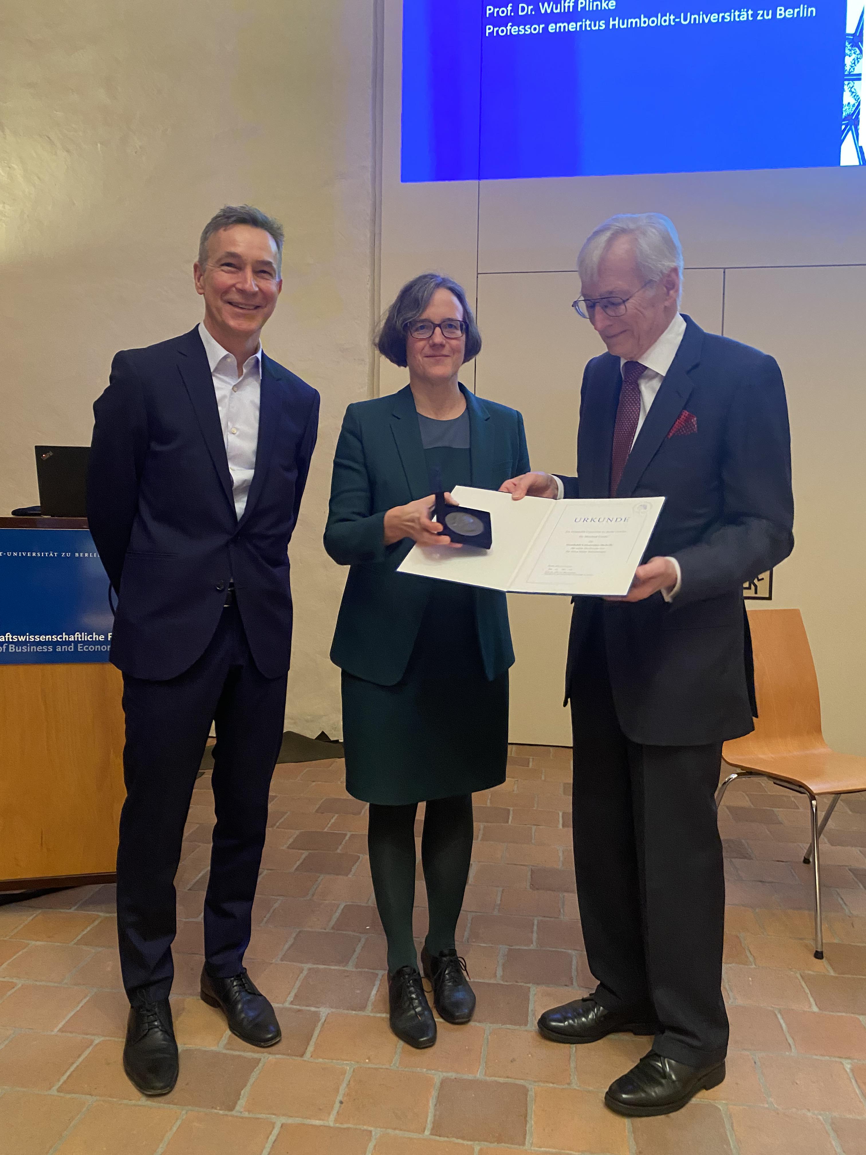 Presentation of certificates: Prof. Dr. Daniel Klapper, Prof. Dr. Julia von Blumenthal, Dr. Manfred Gentz